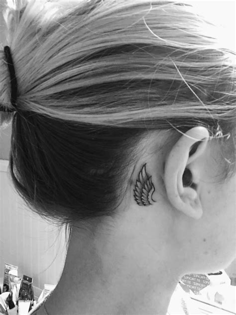 30 Charming Behind The Ear Tattoos For Ladies In 2020 Tiny Tattoo Inc 30 Charming Behind The Ear Tattoos For Ladies In 2020 Tiny Tattoo Inc