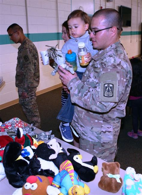 40Th Esb Soldiers Deploy Families Friends Provide Support Article 40Th Esb Soldiers Deploy Families Friends Provide Support Article