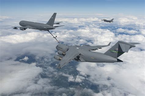 Air Force Boeing Get Over Hurdle As Kc 46 Refuels C 17 Defense Daily Air Force Boeing Get Over Hurdle As Kc 46 Refuels C 17 Defense Daily