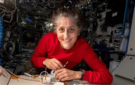 Astronauts Stranded In Space