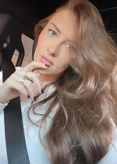 Brooke Schofield Height Weight Age Boyfriend Family