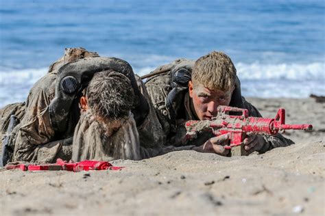 Female Marine Becomes The First To Pass Grueling Marine Recon Selection Female Marine Becomes The First To Pass Grueling Marine Recon Selection