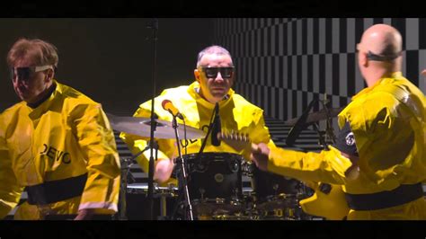 Fred Armisen Sits In With B 52S And Devo At Snl 50 Concert Fred Armisen Sits In With B 52S And Devo At Snl 50 Concert
