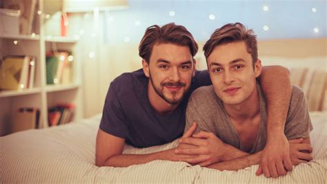 5 Gay Dating Sites