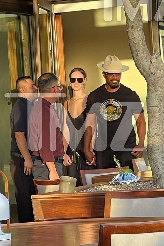 Jamie Foxx Holds Hands With Girlfriend Alyce Huckstepp On Date In Mexico Jamie Foxx Holds Hands With Girlfriend Alyce Huckstepp On Date In Mexico