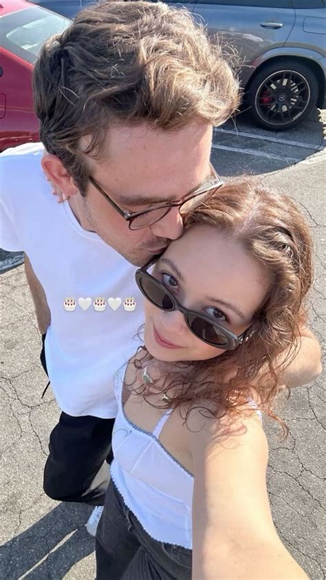 Laufey Dating Life