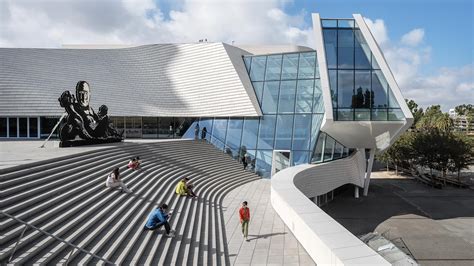 Morphosis S Highly Sculpted Art Museum In Orange County Responds To Its Morphosis S Highly Sculpted Art Museum In Orange County Responds To Its