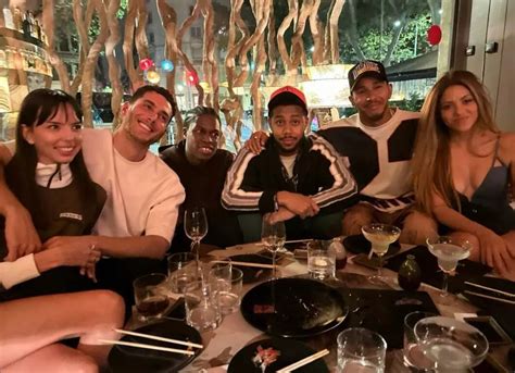Romance Surge Nueva Foto De Shakira Y Lewis Hamilton Cenando Juntos Romance Surge Nueva Foto De Shakira Y Lewis Hamilton Cenando Juntos