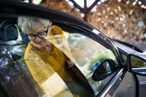 Ten Safety Tips For Older People Using Rideshare Connectcenter