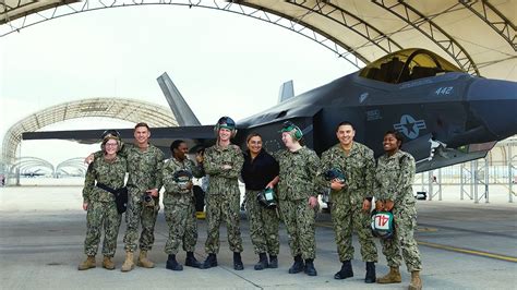 U S Navy Fighter Pilot Careers Navy Com U S Navy Fighter Pilot Careers Navy Com